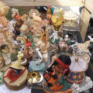 Musical boxes/figurines